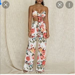 Two piece floral set size small never worn